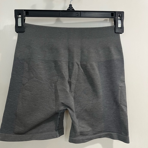 Alphalete Charcoal Amplify Shorts 4.5” - Picture 2 of 3